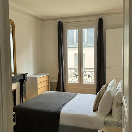 Tour Eiffel 120 M2 * Paryż