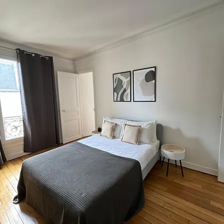 Apartament Tour Eiffel 120 M2 Paryż