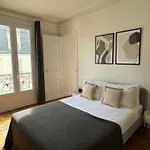 Tour Eiffel 120 M2 شقة *