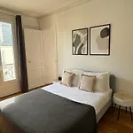 Tour Eiffel 120 M2 باريس