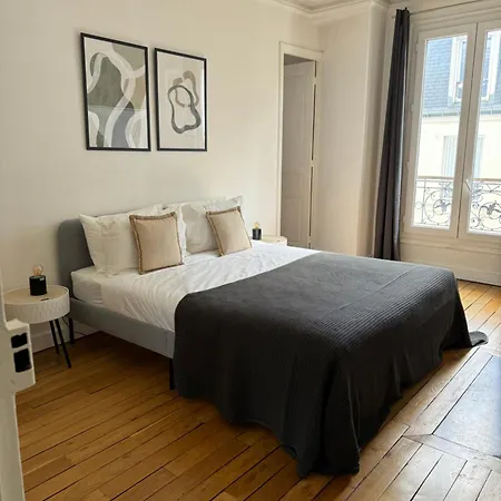 アパート Tour Eiffel 120 M2