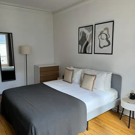 Tour Eiffel 120 M2