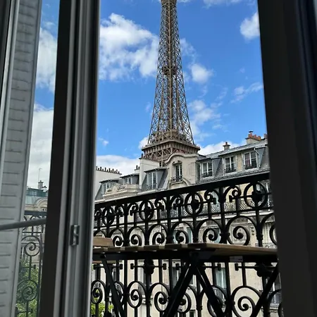 Tour Eiffel 120 M2 アパート